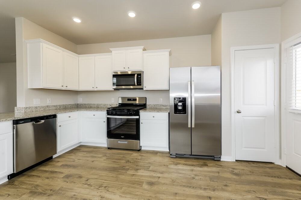 15663 Plum Brook Dr - Photo 6 of 16