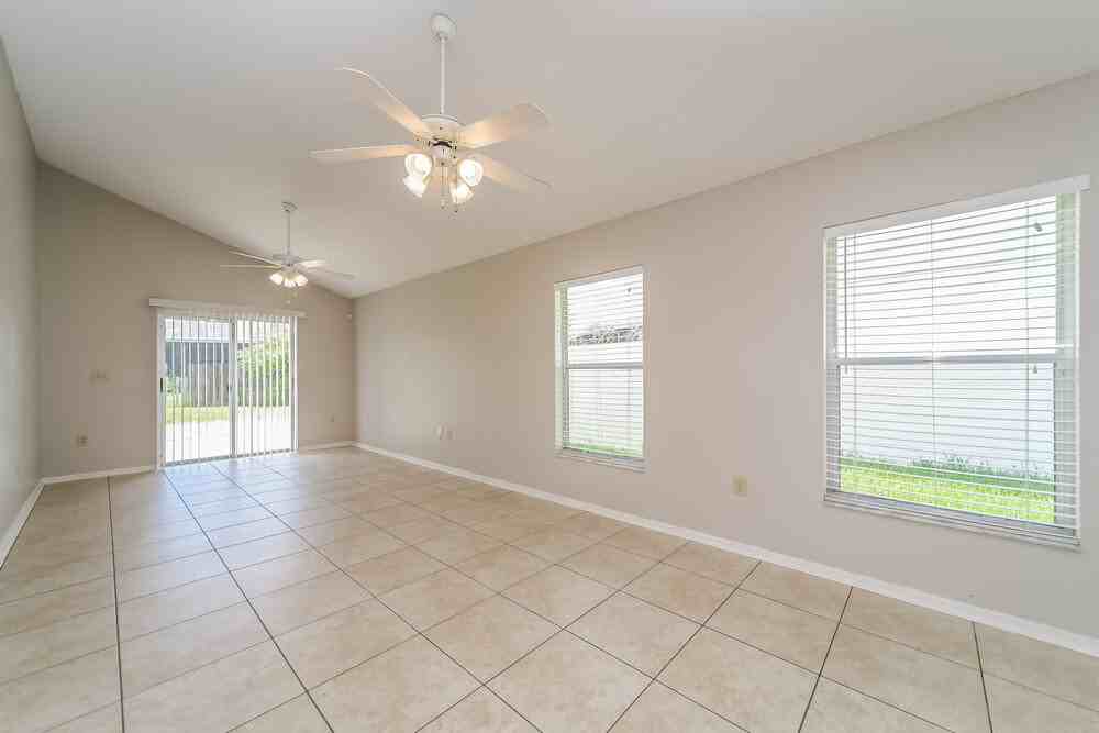 11904 Atlin Dr - Photo 4 of 17