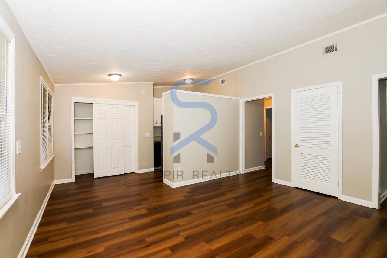 1055 Pine St Ne - Photo 3 of 16
