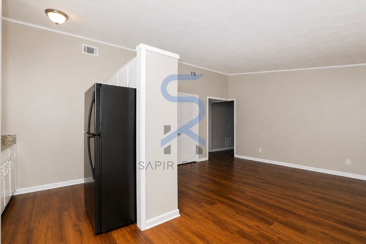 1055 Pine St Ne - Photo 4 of 16