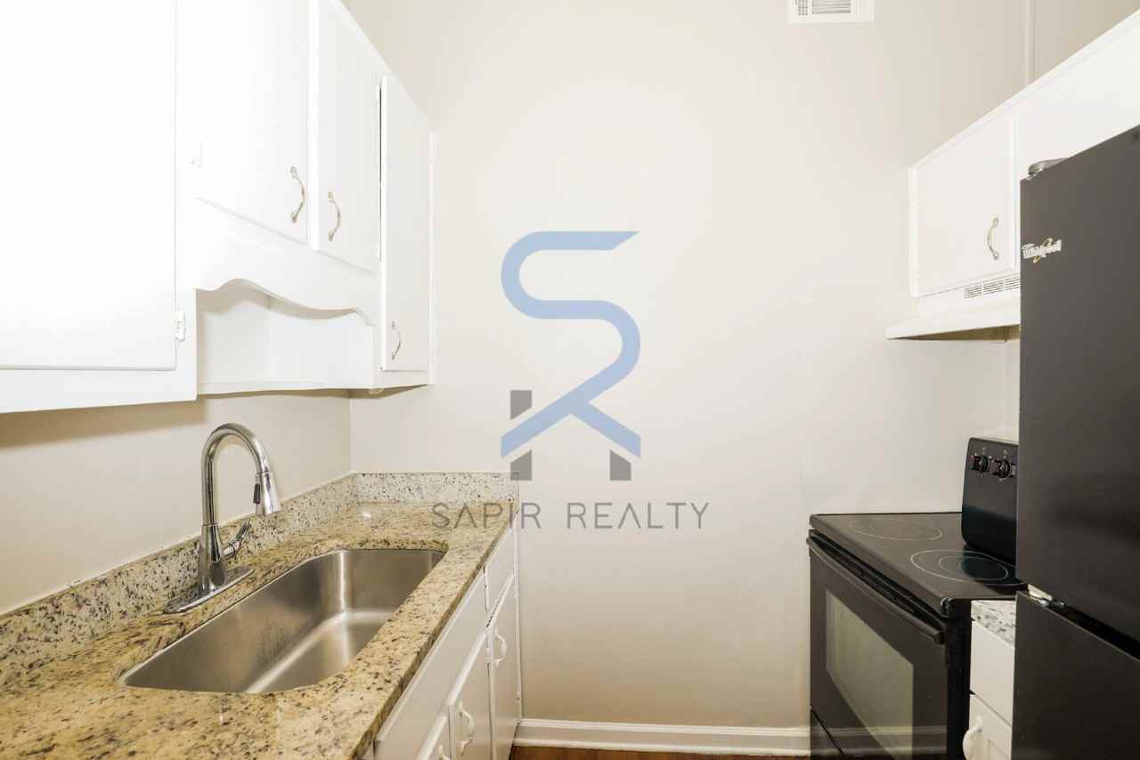 1055 Pine St Ne - Photo 5 of 16