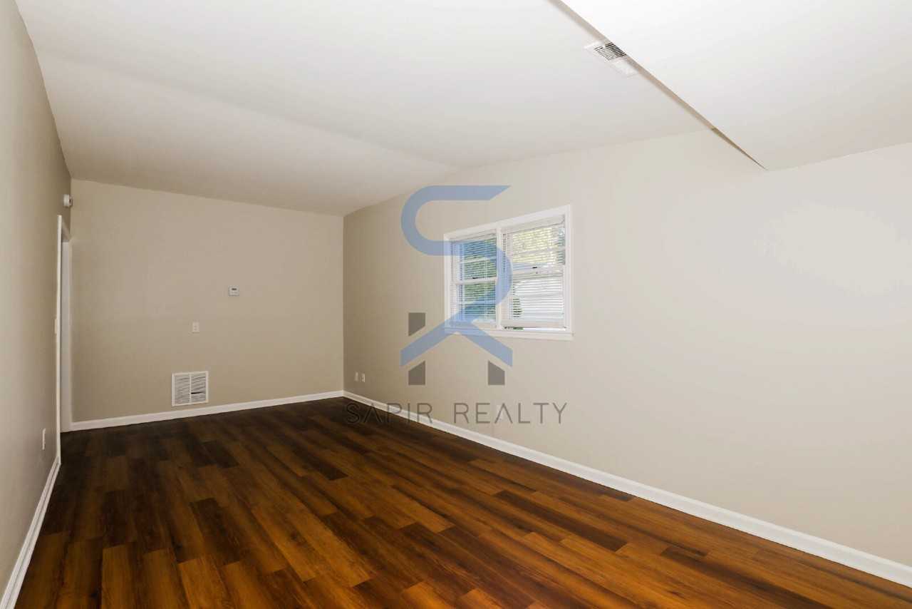 1055 Pine St Ne - Photo 6 of 16