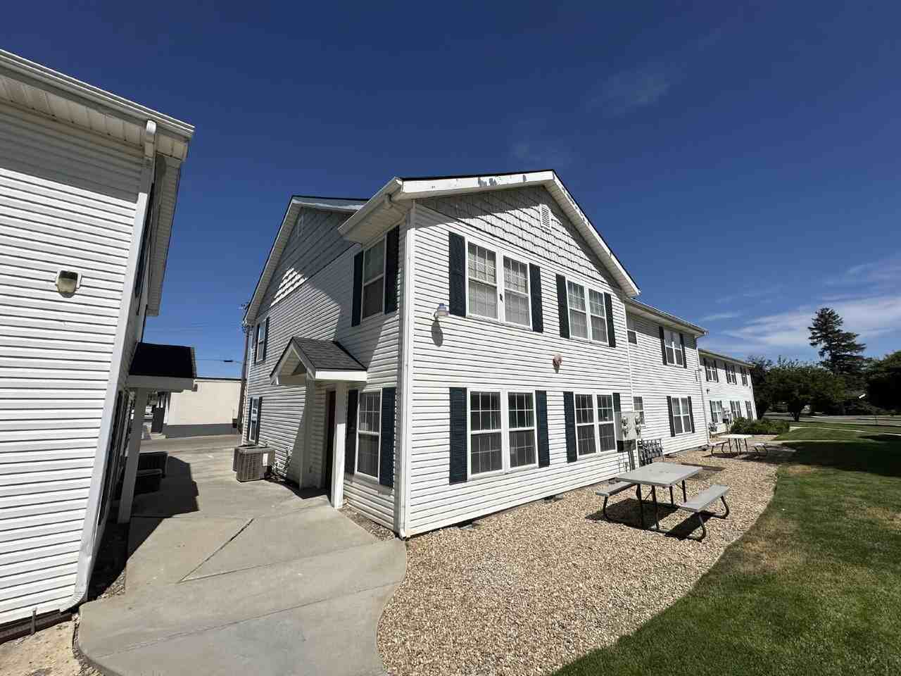 110 Davis Ave - Photo 5 of 29