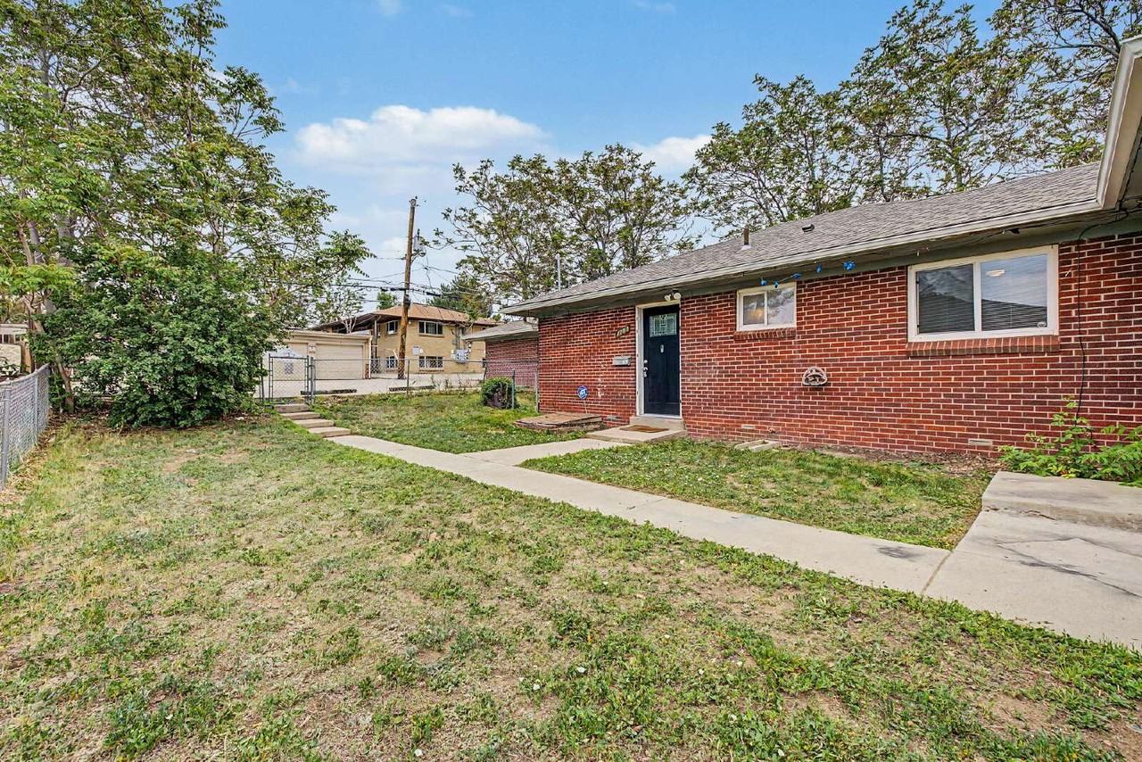 1762 Chester St - Photo 2 of 22