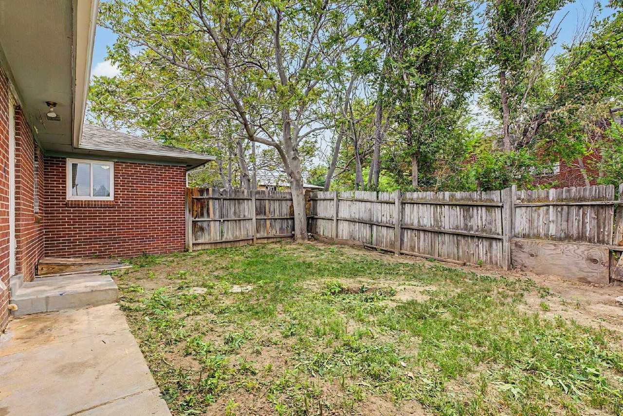 1764 Chester St - Photo 5 of 25