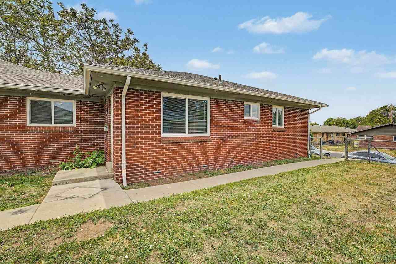 1764 Chester St - Photo 6 of 25