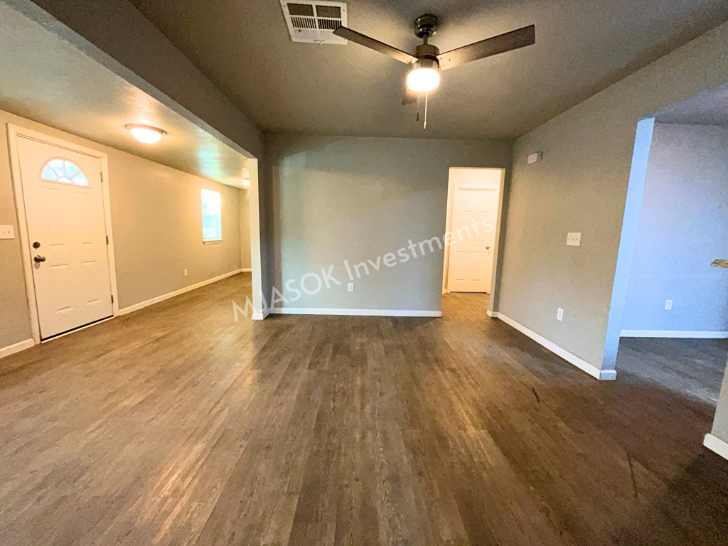 1808 Nw Taft Ave - Photo 3 of 20