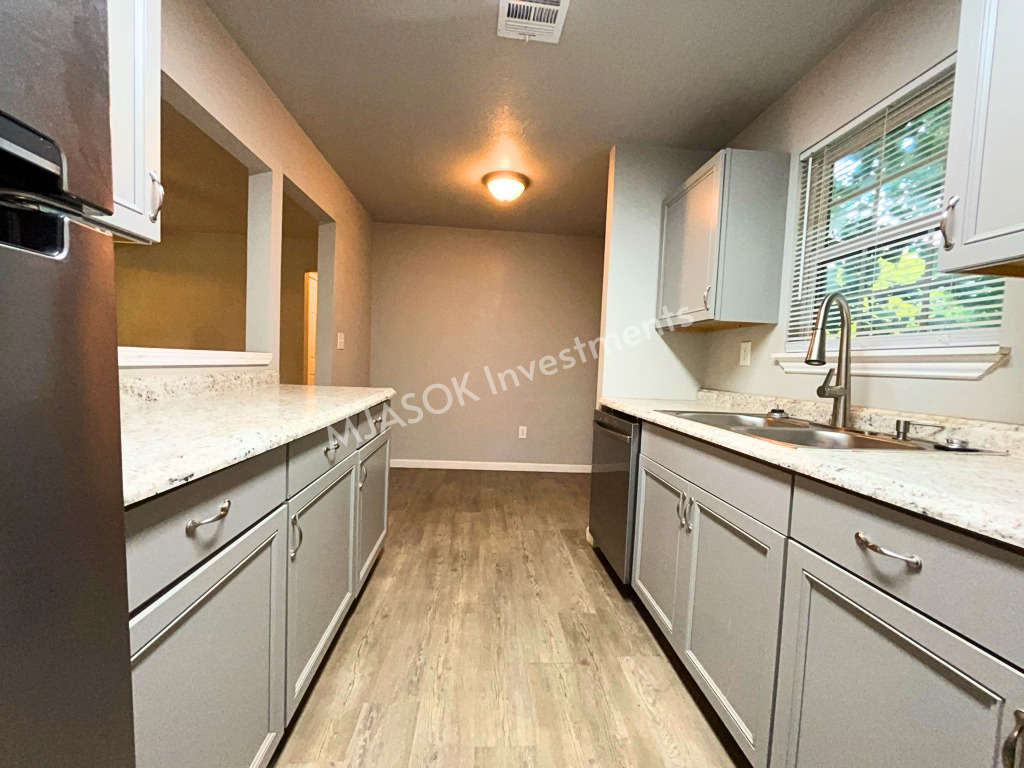 1808 Nw Taft Ave - Photo 6 of 20