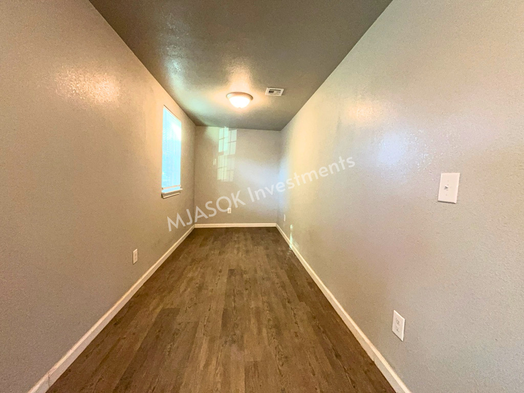 1808 Nw Taft Ave - Photo 7 of 20