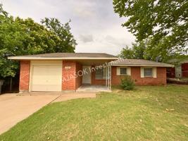featured image of 2709 Nw Hilltop Dr