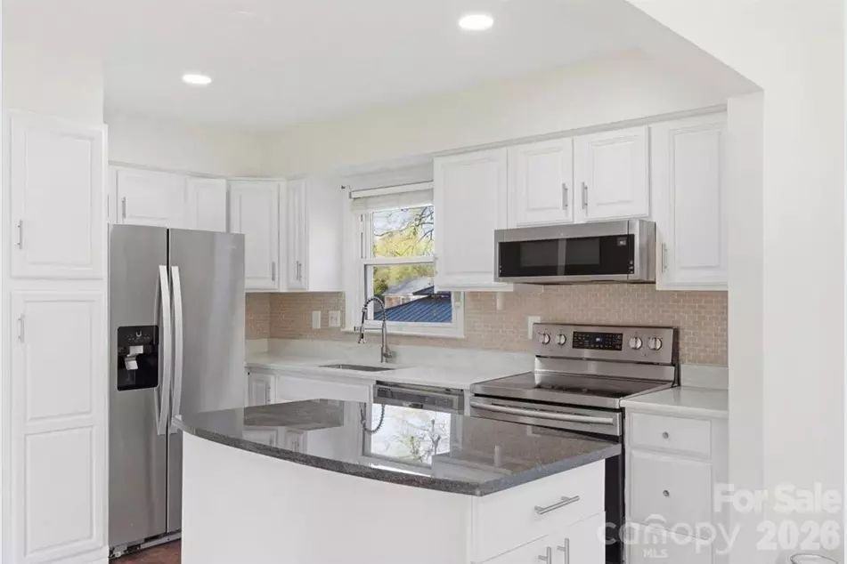 5810 Red Carriage Ln - Photo 4 of 28