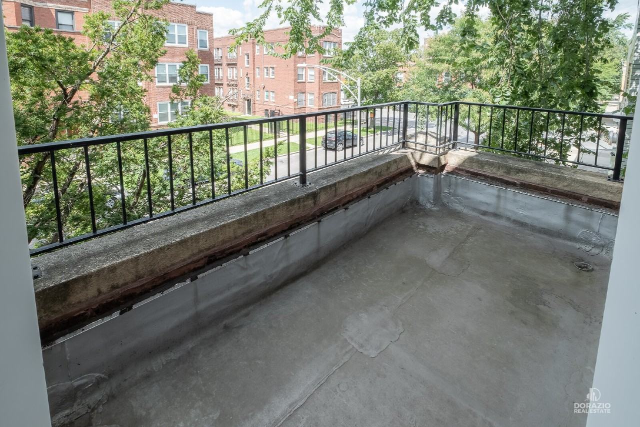 6111 S Eberhart Ave - Photo 2 of 44