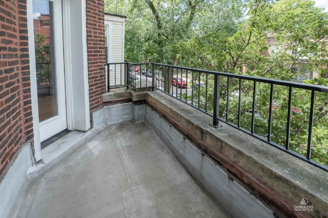 6111 S Eberhart Ave - Photo 3 of 44