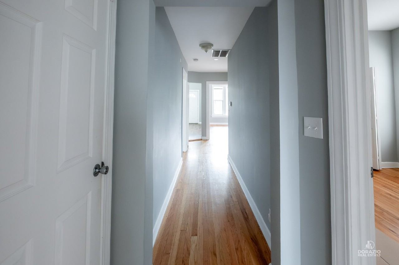 6111 S Eberhart Ave - Photo 7 of 44