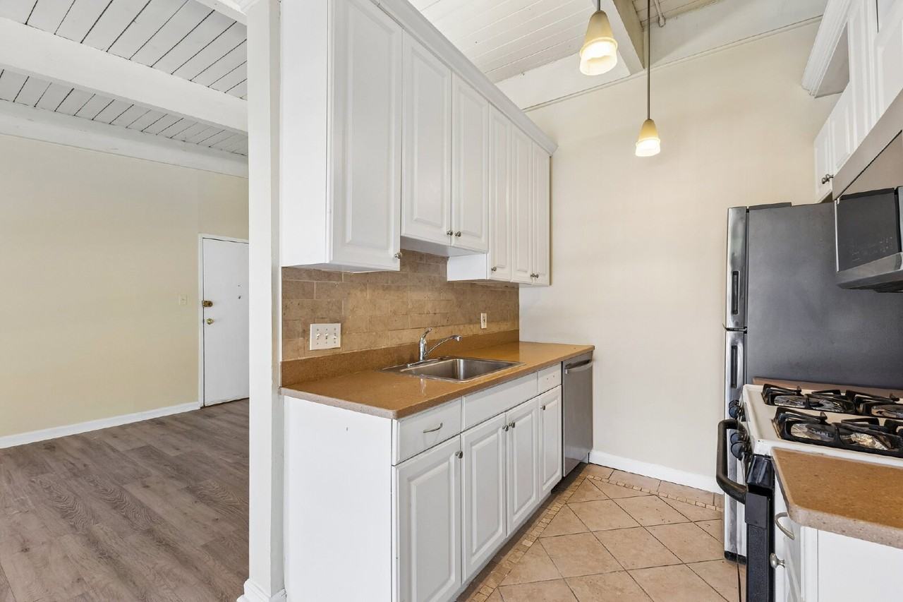 4901 Americana Dr - Photo 7 of 25