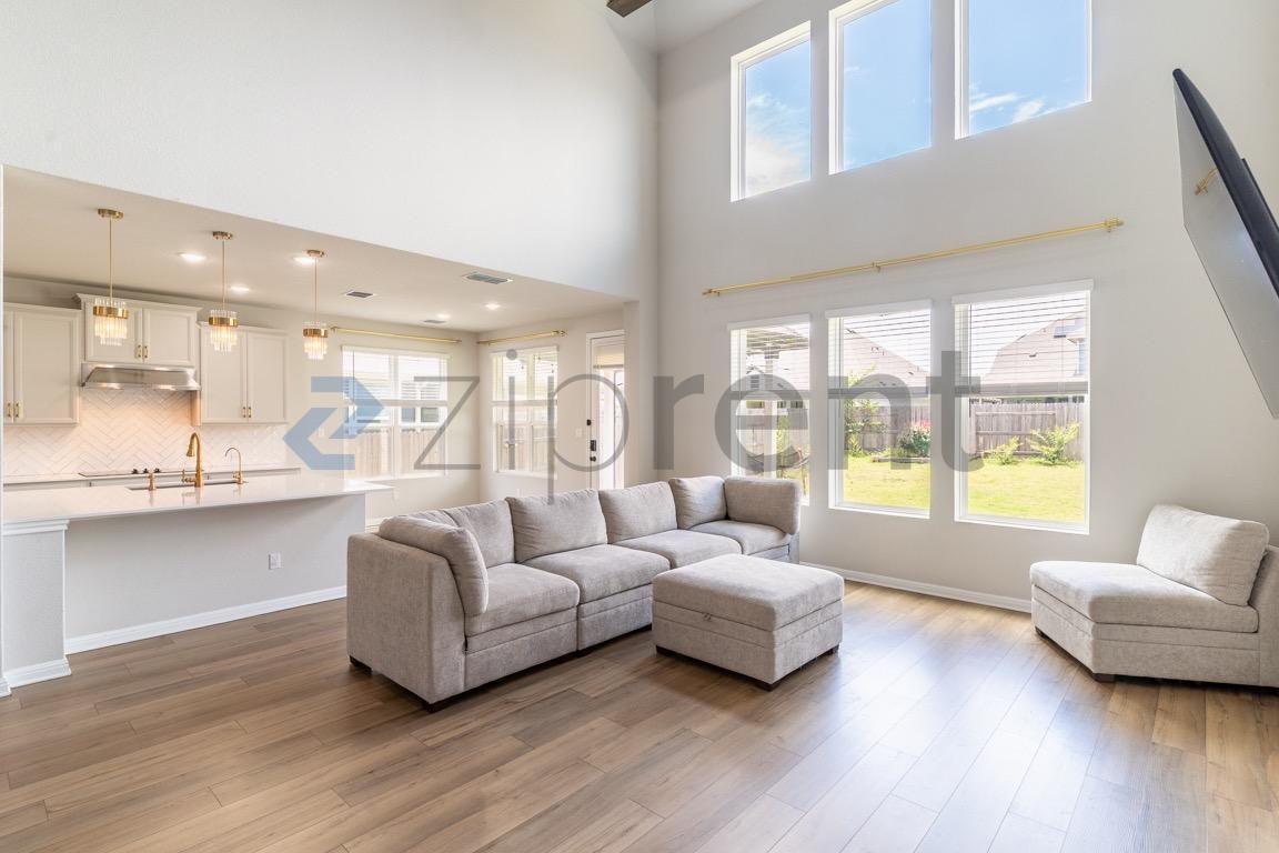 113 Contrada Grace Ln - Photo 4 of 30