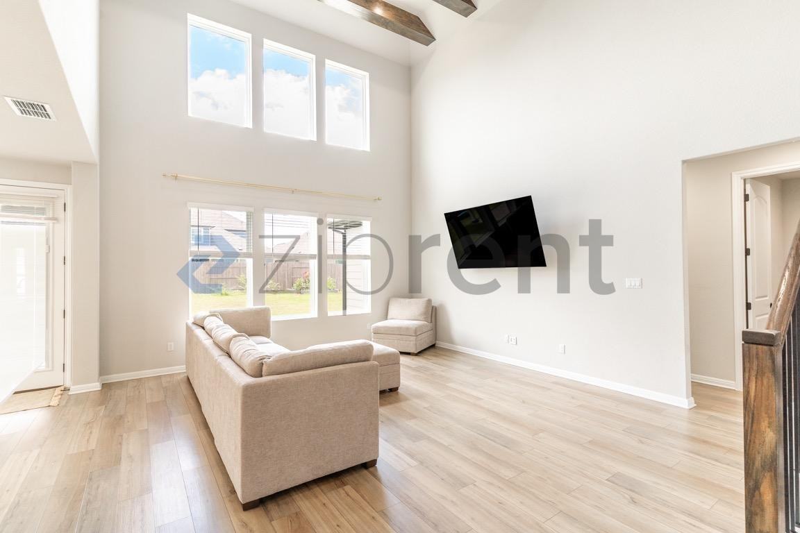 113 Contrada Grace Ln - Photo 5 of 30