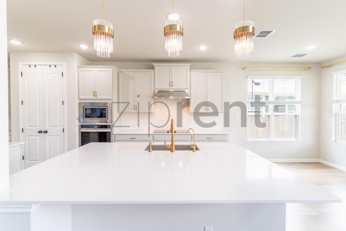 113 Contrada Grace Ln - Photo 7 of 30