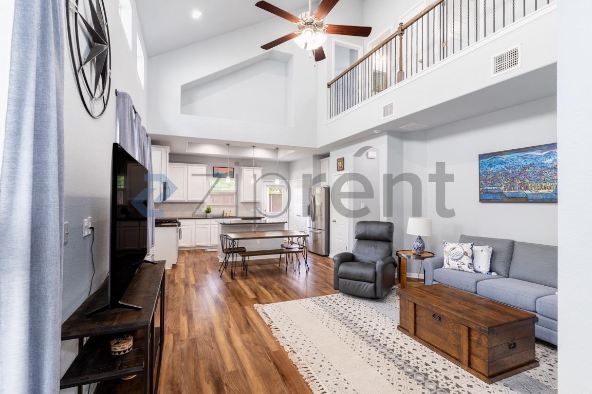 1404 Jenkins Bnd - Photo 2 of 22
