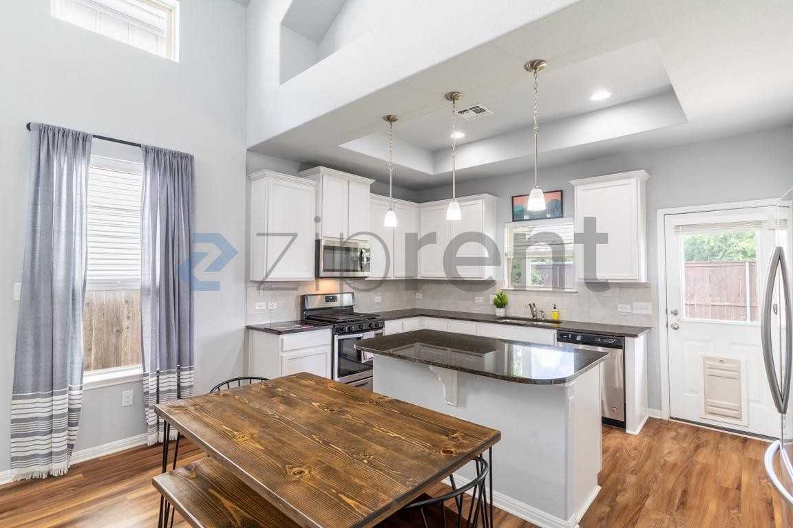 1404 Jenkins Bnd - Photo 6 of 22