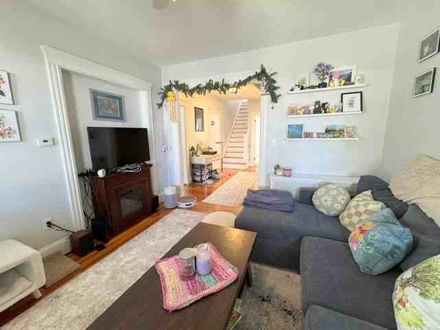 42 Hobson St #1 - Photo 4 of 17