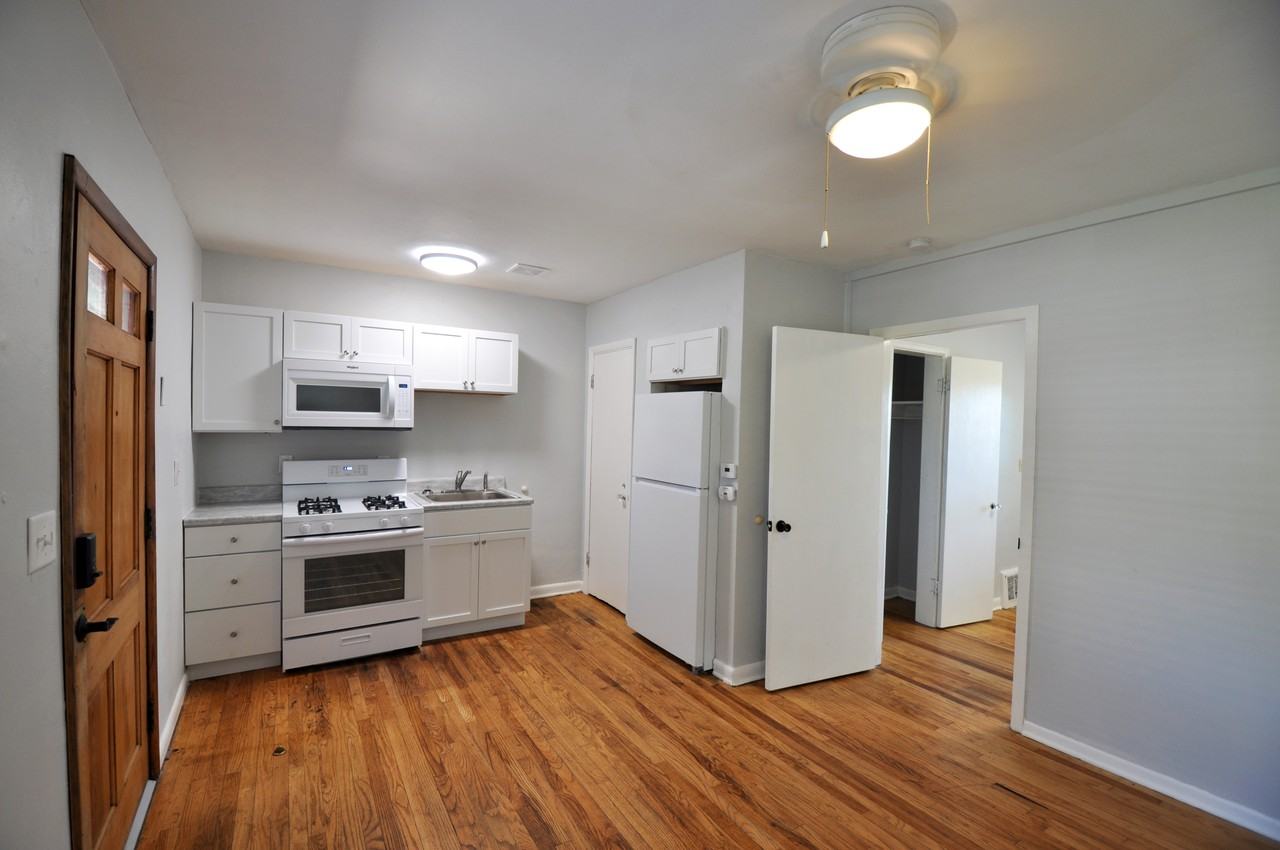915 28th St #919 - Photo 5 of 12