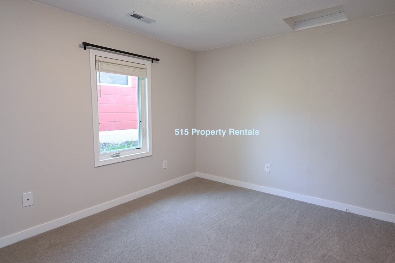516 W Summit St #NA - Photo 2 of 18