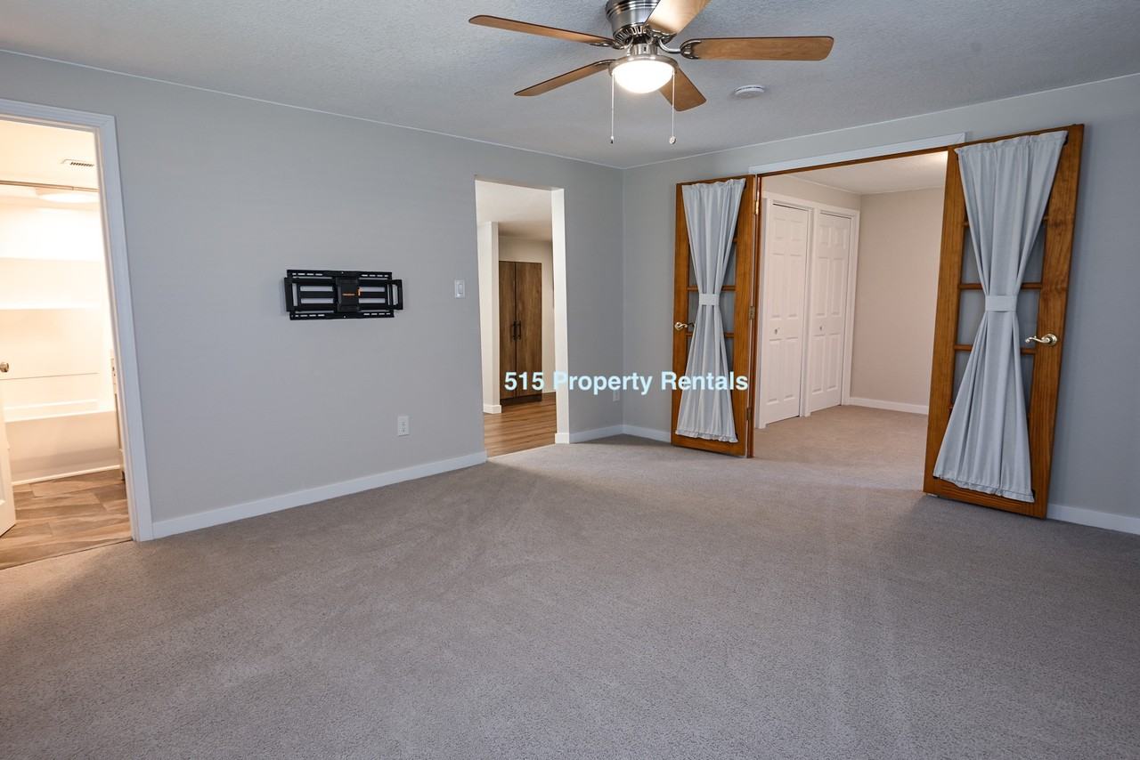 516 W Summit St #NA - Photo 3 of 18