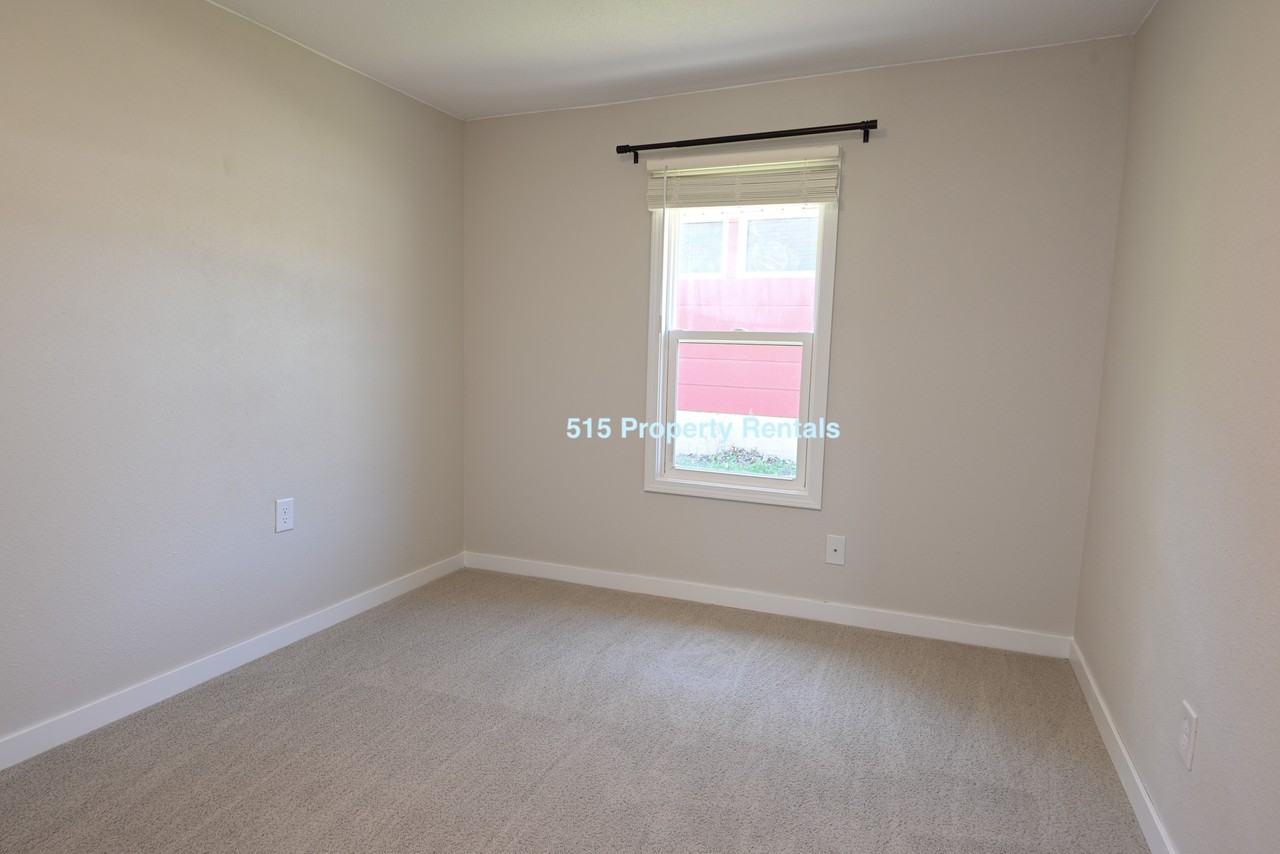 516 W Summit St #NA - Photo 5 of 18