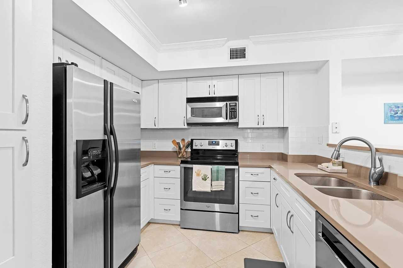 1801 N Flagler Dr #303 - Photo 6 of 16