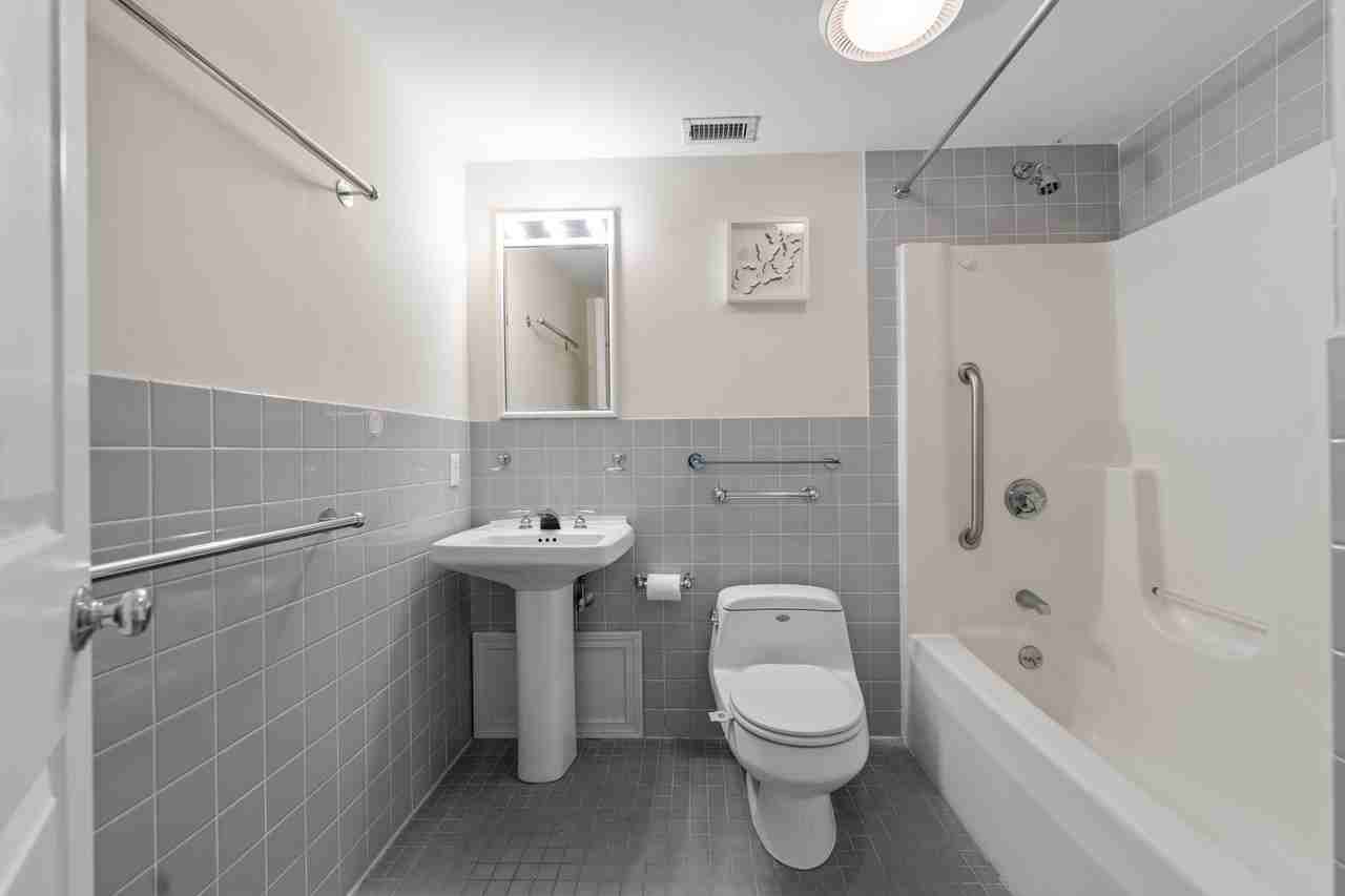 25 Bay State Rd #6 - Photo 2 of 13