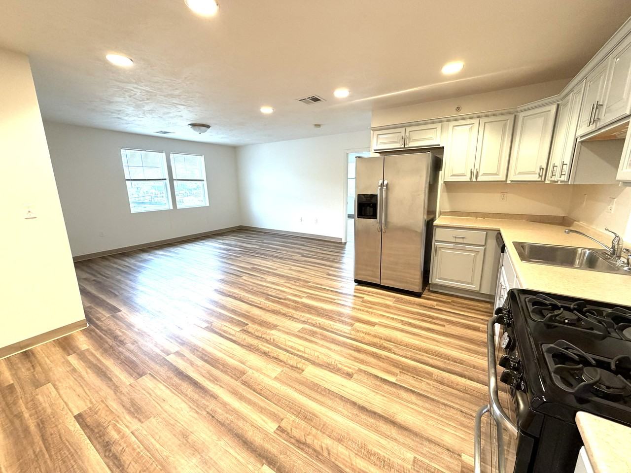 329 East St #304 - Photo 4 of 19