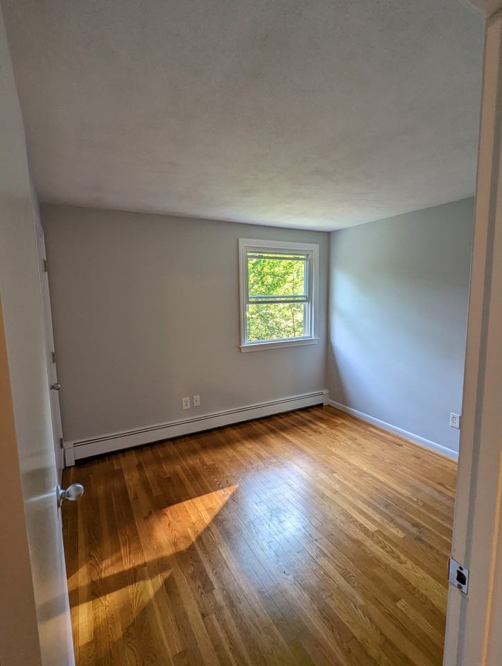 182 School St #A - Photo 2 of 18