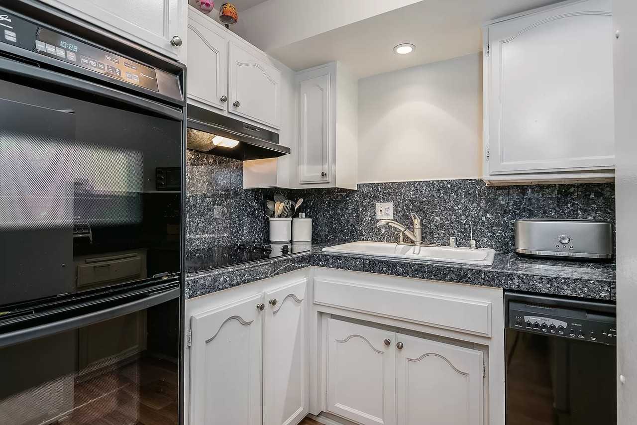 4610 Densmore Ave Unit 6 #NA - Photo 7 of 18