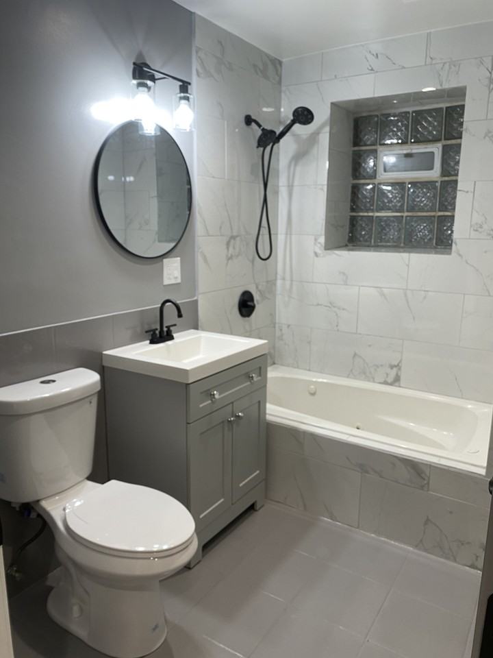1814 W 17th St - Photo 3 of 11
