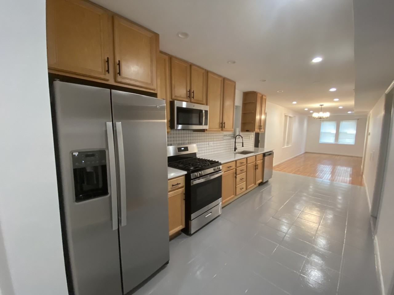 1814 W 17th St - Photo 2 of 8