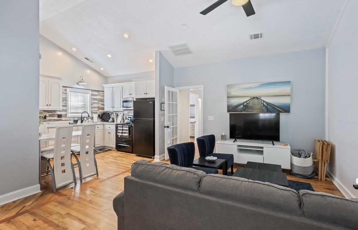 4879 Vaucluse Rd #NA - Photo 2 of 11