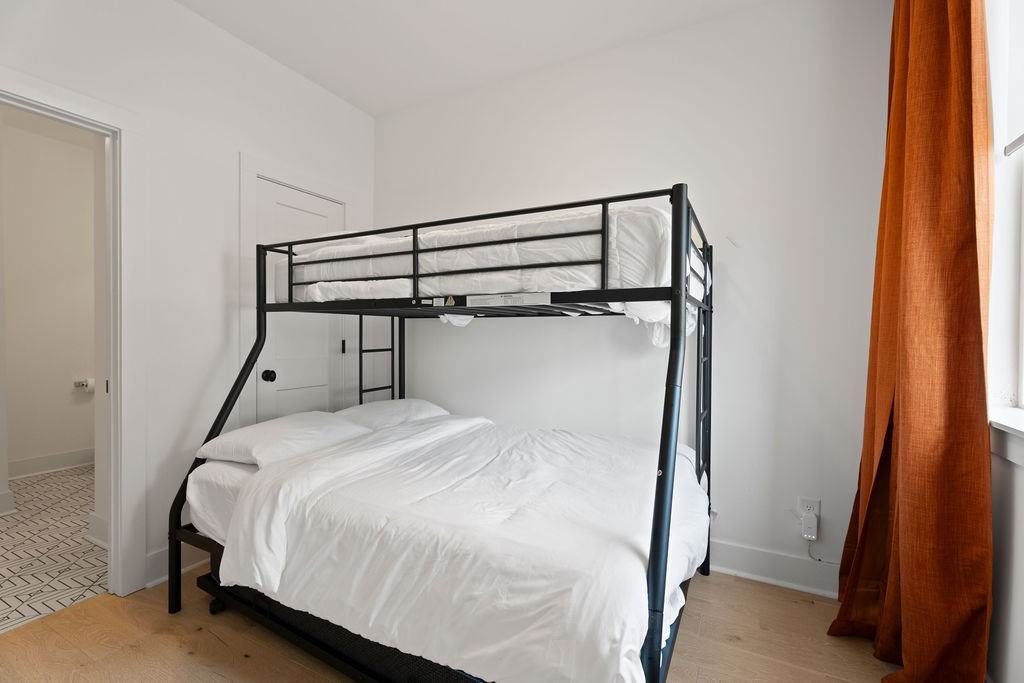 697 Pryor St Sw #697 - Photo 4 of 23
