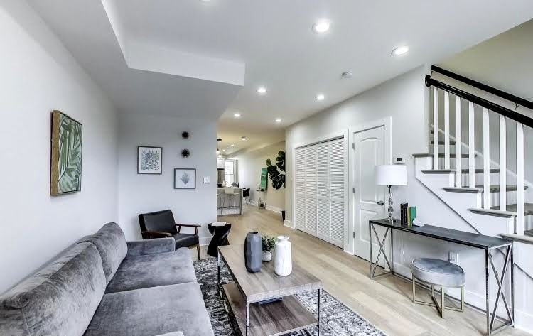226 12th Pl Ne #NA - Photo 2 of 26