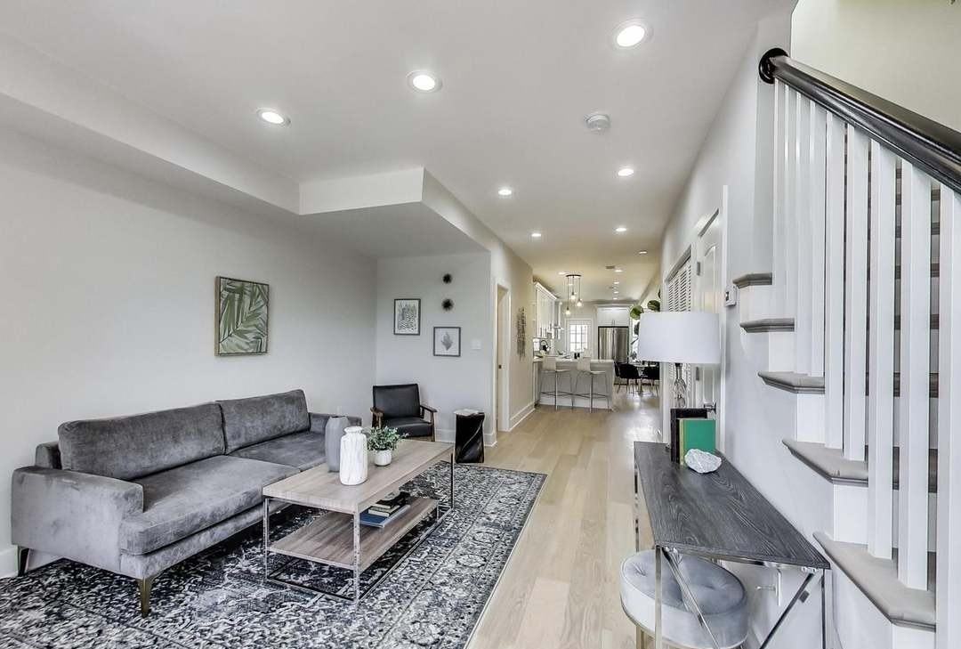 226 12th Pl Ne #NA - Photo 3 of 26