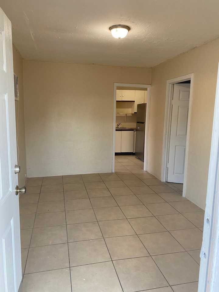 641 W Jackson Ave #1 - Photo 6 of 11
