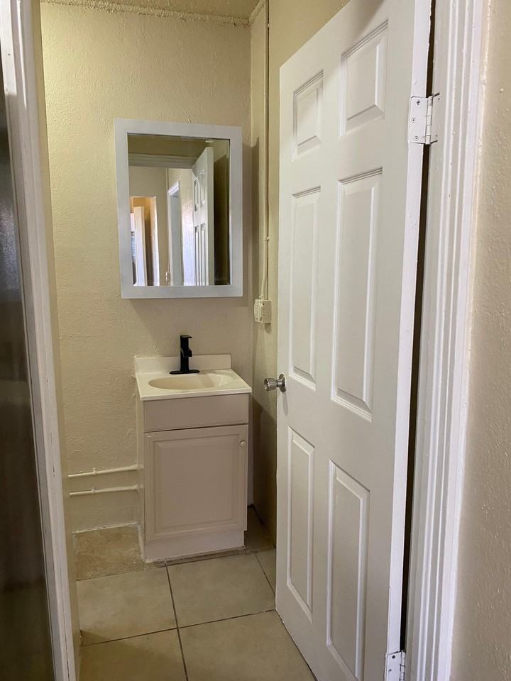 641 W Jackson Ave #1 - Photo 7 of 11