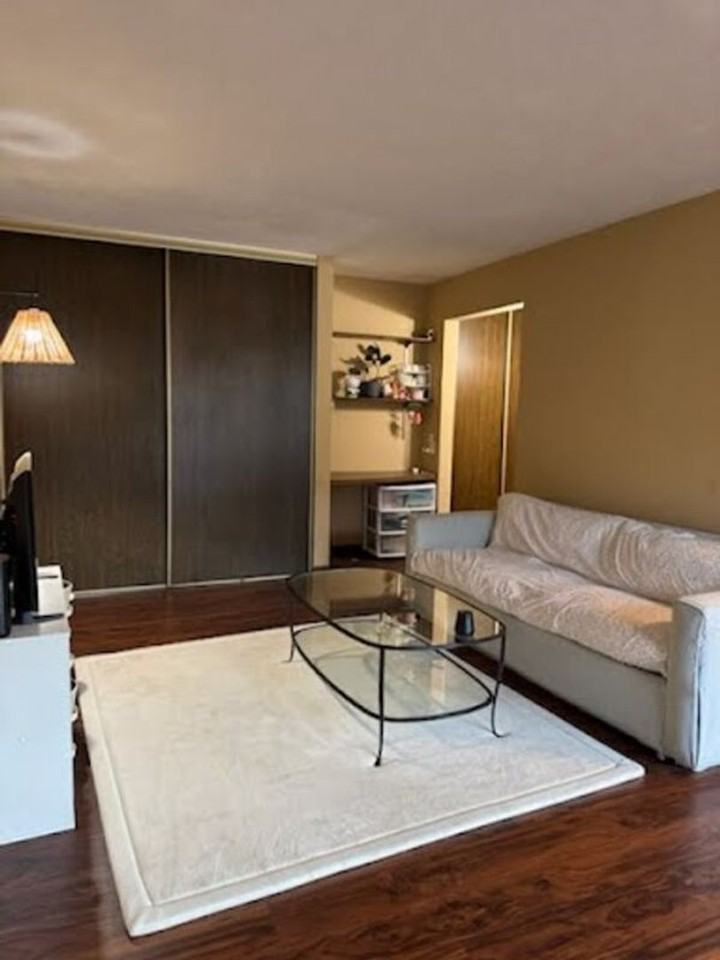930 Westbrooke Way #2 - Photo 5 of 10