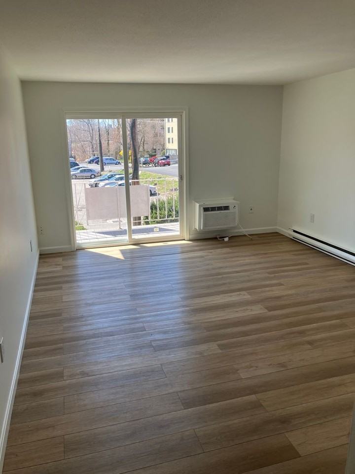 31 Vine Street - Photo 7 of 14
