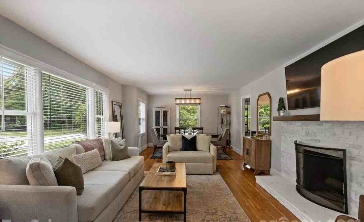 4326 Castleton Rd - Photo 2 of 19