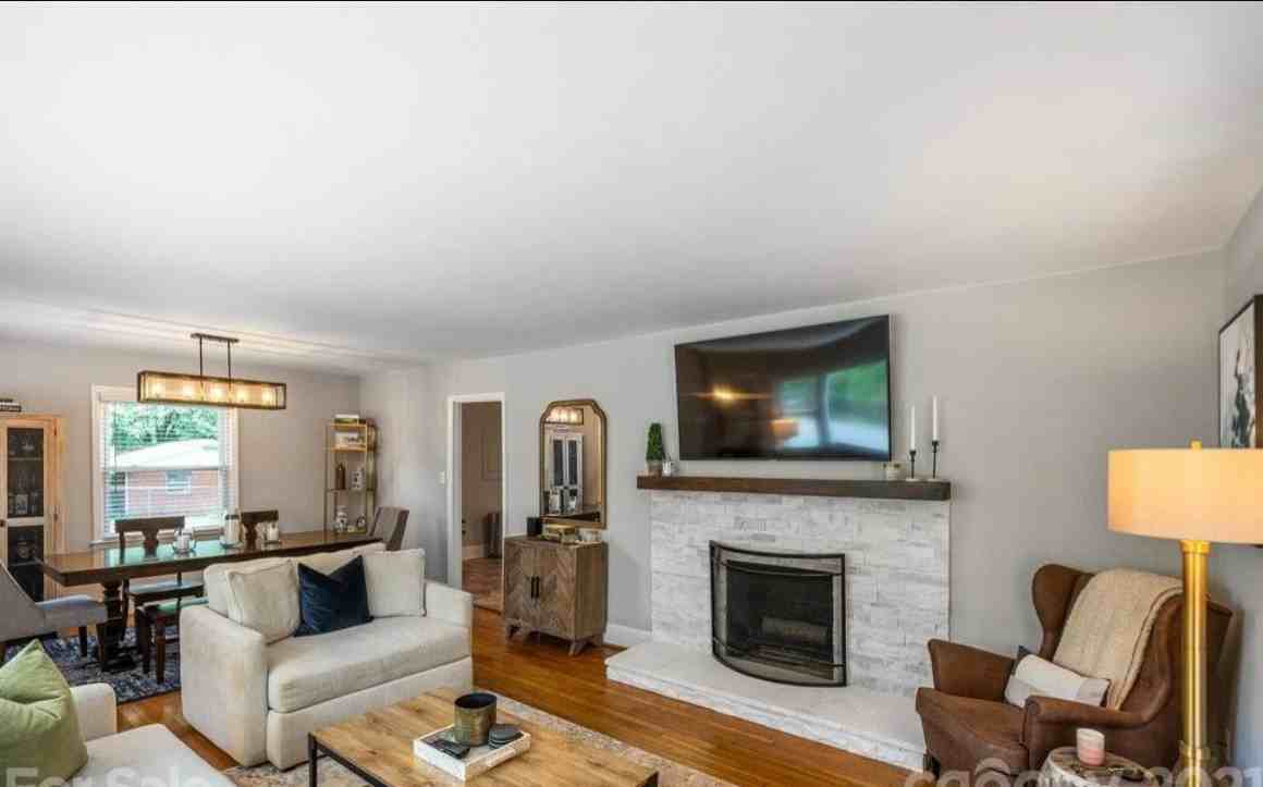 4326 Castleton Rd - Photo 3 of 19