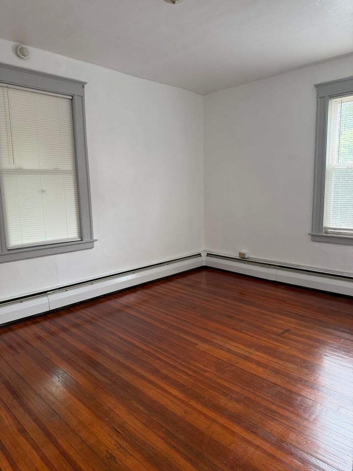 139 Lawlor St #1FL - Photo 2 of 5