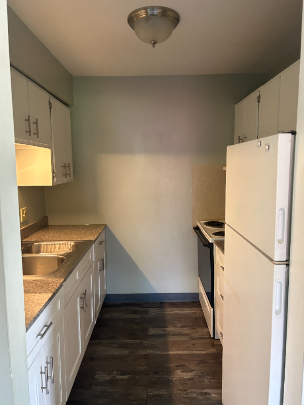 616 S Main St #D1 - Photo 3 of 14