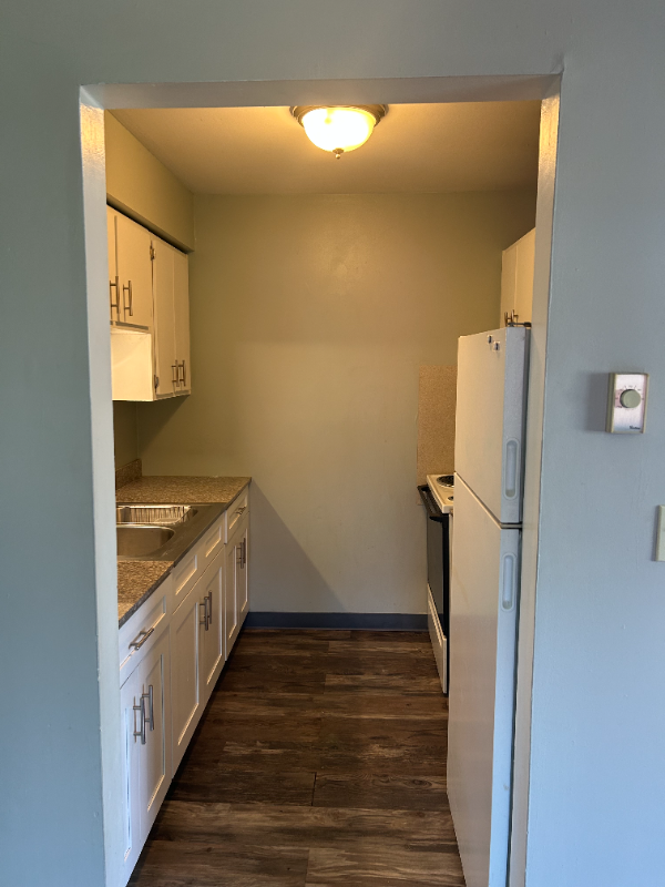 616 S Main St #D1 - Photo 5 of 14