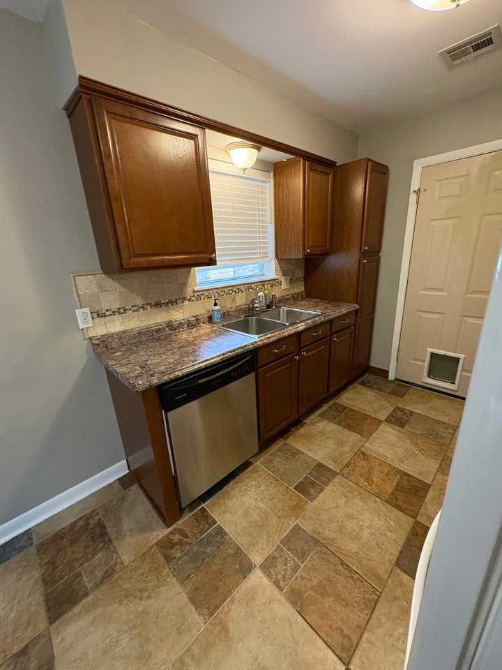 1341 E Brooks St - Photo 5 of 13